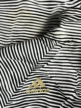 Carregar imagem no visualizador da galeria, vintage Adidas Juventus windbreaker {M}
