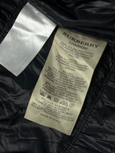 Lade das Bild in den Galerie-Viewer, vintage Burberry winterjacket {XL}
