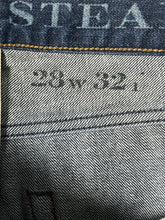 Load image into Gallery viewer, vintage Burberry jeans {S}
