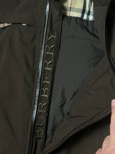 Carregar imagem no visualizador da galeria, vintage Burberry winterjacket {S}

