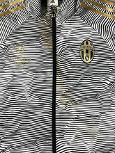 Cargar imagen en el visor de la galería, vintage Adidas Juventus windbreaker {M}
