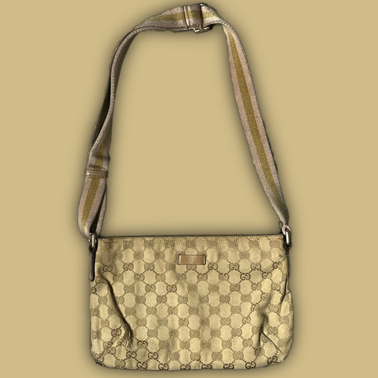 vintage Gucci slingbag
