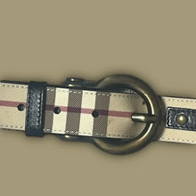 Carregar imagem no visualizador da galeria, vintage Burberry belt
