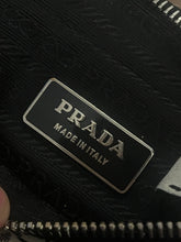 Lade das Bild in den Galerie-Viewer, vintage mini Prada shoulderbag
