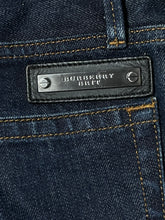 Lade das Bild in den Galerie-Viewer, vintage Burberry jeans {S}
