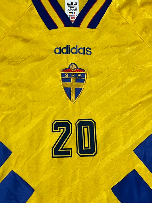 vintage Adidas Sweden 20 1994 home jersey {M}