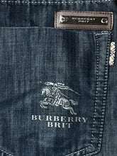 Lade das Bild in den Galerie-Viewer, vintage Burberry jeans {L}
