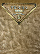 Charger l&#39;image dans la galerie, vintage Prada wallet

