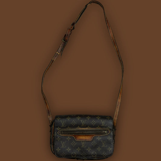 vintage Louis Vuitton slingbag