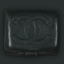 Carregar imagem no visualizador da galeria, vintage Coco Chanel wallet
