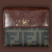 Cargar imagen en el visor de la galería, vintage Fendi wallet
