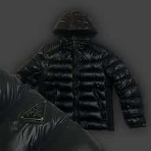 Carregar imagem no visualizador da galeria, Prada pufferjacket / winterjacket Prada
