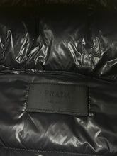 Lade das Bild in den Galerie-Viewer, Prada pufferjacket / winterjacket Prada
