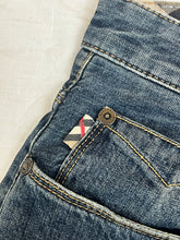 Carregar imagem no visualizador da galeria, vintage Burberry jeans Burberry
