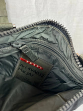 Carregar imagem no visualizador da galeria, vintage mini Prada sling bag Prada

